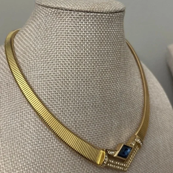 Vintage Christian Dior Elegant Gold Necklace with Deep Blue Detail - Picture 2 of 6
